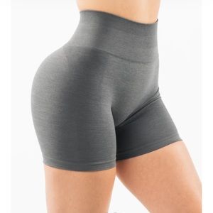 Alphalete amplify short 4.5” - Smoke